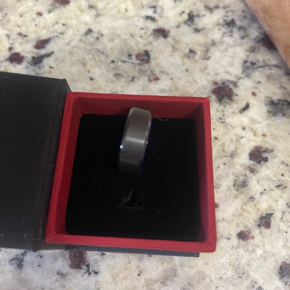 Castor beveled edges Black Titanium 8mm size 9